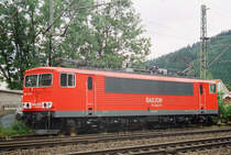 23.Juni 2007, im Bahnhof Pressig-Rothenkirchen wartet Lok155 117 auf die nächste Schiebeleistung. Scan vom Farbnegativ.