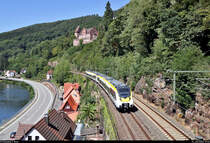Zwei 8442 (Bombardier Talent 2) der Abellio Rail Baden-Württemberg GmbH als RE 19293 (RE10a) von Mannheim Hbf nach Heilbronn Hbf fahren unterhalb der Burg Zwingenberg auf der Bahnstrecke Heidelberg–Bad Friedrichshall (Neckartalbahn | KBS 705).
Aufgenommen von der Brücke zwischen Schloßstraße und Alte Dorfstraße.
[31.7.2020 | 12:22 Uhr]