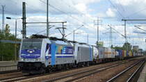 RTB CARGO GmbH, Düren [D] mit der Railpool Lok  186 297-8   [NVR-Nummer: 91 80 6186 297-8 D-Rpool] und der recht neuen (Bj.2020) angemieteten   186 536-9  [NVR-Nummer: 91 80 6186 536-9 D-Rpool] und Containerzug am Haken am 10.09.20 Bf. Flughafen Berlin Schönefeld.