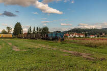 Hier ist 275 502 der HGB am 10.09.2017 mit einem Holzleerzug auf dem Weg von Marburg nach Breidenstein. Abgelichtet habe ich den Zug bei Goßfelden am Bahnübergang hinter dem alten Eisenwerk