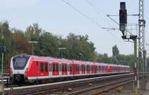 S-Bahn nach Elbgaustraße über Dammtor geführt von 490 006 bei Einfahrt in Hamburg-Bergedorf, 23.09.2020
