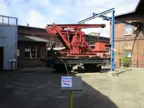 Am Eingang ins Eisenbahnmuseum Arnstadt steht dieser Kranwagen am 30.Mai 2020.