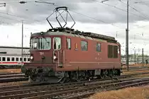 Portrait von Re 4/4 184 (425 184-9)  Krattigen , als diese am Nachmittag des 25.09.2019 als Lokzug aus dem Rangierbahnhof Muttenz im nördlichen Vorfeld vom Badischen Bahnhof von Basel ankam und kurze Zeit später auf einem Abstellgleis abgestellt wird.