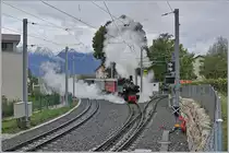 Eigentlich wollte ich in St-Légier Gare den jeden letzten Sonntag im Monat verkehrenden Blonay-Cahmby Bahn  Riviera Belle Epoque  Zug fotografieren, war dann aber erstaunt, dass dieser gut zehn Minuten zu früh kam; merkte aber bald, dass es sich bei diesem von der G 2x 2/2 105 gezogen Zug um einen Extrazug handelt der herrlich dampfen eine Gesellschaft nach Chaulin brachte. 
(Der  Riviera Belle Epoque  kam dann sozusagen auf Blockdistanz).

27. Sept. 2020