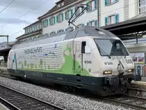 BLS Re 465 008 Werbelok Patenschaft Berggemeinden Solo auf Überfuhr Richtung Spiez, am 27.9.20 bei der Durchfahrt in Thun.