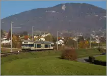Der CEV MVR Be 2/6 7004  Montreux  ist vor dem im Hintergrund zu sehenden Les Pléiades bei Château d'Hauteville auf dem Weg nach Vevey. Dieser Triebwagen kommt später zur MIB, wo er als Be 2/6 13 zwischen Meiringen und Innertkirchen durch die Aareschlucht pendelt.

2. Nov. 2015