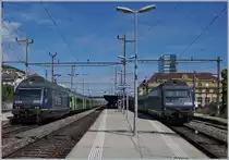 In Neuchâtel begegnen sich  die beiden BLS Re 465 005 und 006 mit ihren RE Bern - La Chaux de Fonds und La Chaux de Fonds - Bern. 

3. Sept. 2020