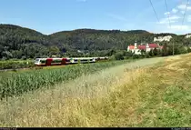 Nachschuss auf drei 650 (Stadler Regio-Shuttle RS 1), die auf die Erzabtei St. Martin zu Beuron zusteuern.

🧰 Hohenzollerischen Landesbahn (HzL | Südwestdeutsche Landesverkehrs-AG (SWEG))
🚝 HzL69896 Blumberg-Zollhaus–Sigmaringen
🚩 Bahnstrecke Tuttlingen–Inzigkofen (Donautalbahn | KBS 755)
🕓 1.8.2020 | 15:00 Uhr
(verbesserte Version)