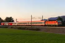 1144 053-6 mit zwei ÖBB IC und 2 Cityshuttle Wagen inkl. Steuerwagen. Bei Wolfurt gen Dornbirn. 15.9.20