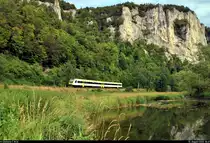 Ein 612 (Bombardier RegioSwinger) passiert gleich die Mühle in Neidingen (Beuron).

🧰 DB ZugBus Regionalverkehr Alb-Bodensee GmbH (RAB | DB Regio Baden-Württemberg)
🚝 RE 22324 Ulm Hbf–Donaueschingen
🚩 Bahnstrecke Tuttlingen–Inzigkofen (Donautalbahn | KBS 755)
🕓 1.8.2020 | 18:47 Uhr