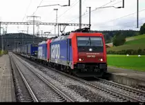 SBB - Loks 484 003 und 484 012 vor Güterzug bei der durchfahrt im Bhf Riedtwil am 24.09.2020