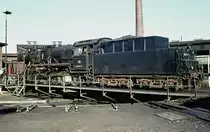 051 877  auf der Drehscheibe