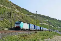 Alpha Trains Belgium E 186 211, vermietet an Crossrail Benelux, mit LKW-Walter/Transped-KLV-Zug in Richtung Bingen (Boppard, 18.09.2020).