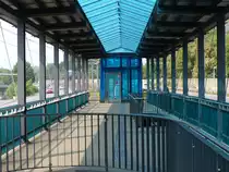 Die Haltestelle Rhein-Ruhr-Zentrum zwischen der A40, am 15.08.2020 in Mülheim (Ruhr).