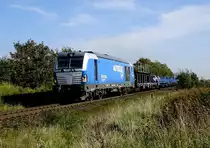 Diesel-Vectron 92 80 1 247 909-5 D-SIEAG mit RDC-Autozug Niebüll - Westerland bei Keitum, 23.9.20.