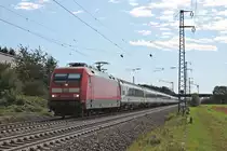 Am Nachmittag des 29.09.2019 fuhr 101 011-5 mit dem EC 6 (Interlaken Ost - Hamburg Altona), welche den aus SBB-Wagen gebildetem Zug von Basel SBB bis zum Zielbahnhof bespannte, beim Haltepunkt von Auggen über die Rheintalbahn in Richtung Müllheim (Baden).
