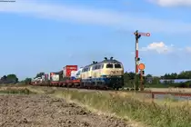 218 466-1 und 218 490-1 sowie 628 501-8  Hörnum  am Zugschluss mit dem AS 1435 (Westerland(Sylt)-Niebüll/Bredstedt) am Esig Klanxbüll 2.9.20