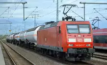 DB Cargo AG [D] mit  145 047-7  [NVR-Nummer: 91 80 6145 047-7 D-DB] und einem Güterzug Druckgaskesselwagen am 24.09.20 Durchfahrt Bf. Golm (Potsdam).