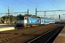 Mit in Görlitz gebaute Doppeldecker treft am 20 Sepotember 2020 CD 750 708 in Praha hl.n. ein.