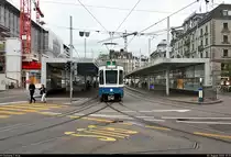 Be 4/6 (Tram 2000), Wagen 2064 und 2???, verlassen die Haltestelle Zürich, Bahnhofplatz/HB (CH).
(Smartphone-Aufnahme)

🧰 Verkehrsbetriebe Zürich (VBZ)
🚋 Linie 3 Klusplatz–Albisrieden 
🕓 3.8.2020 | 7:17 Uhr