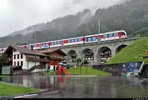 ABeh 150 103-4 (Stadler Adler) konnte auf Höhe der Schiffländte in Niederried bei Interlaken in strömendem Regen und unter sommerunwürdigen Temperaturen aufgenommen werden.

🧰 zb Zentralbahn AG (SBB)
🚝 IR 2929 Interlaken Ost (CH)–Luzern (CH)
🚩 Bahnstrecke Luzern–Interlaken Ost (Brünigbahn | 470/472)
🕓 3.8.2020 | 14:12 Uhr
