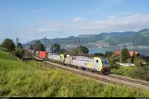 Gemischtes Bombardier-Siemens-Doppel aus BLS Re 486 504 und Re 475 411 mit einem UKV-Zug am 30. September 2020 bei Einigen.