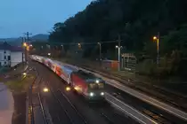 Früh am Morgen des verregneten 25.9.2020 steht die 1144 093 mit dem D350 im Bahnhof Spielfeld-Straß und wartet auf die Abfahrt nach Graz Hbf.