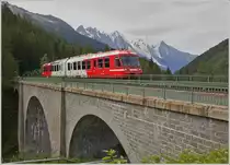 Vor dem Hintergrund des Mont-Blanc Massivs fährt der SNCF Z 800 (94 87 0000 805-5 F-SNCF) über die Brücke bei Montroc le Planet.
(25.08.2020)