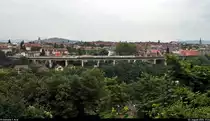 RBDe 565 723 (RBDe 4/4) befährt das Viadukt Talwegmulde, Teil des Lorraineviadukt in Bern (CH).
Aufgenommen vom Parc Café Innere Enge.

🧰 S-Bahn Bern (BLS AG)
🚝 S4 Thun (CH)–Hasle-Rüegsau (CH)
🕓 3.8.2020 | 17:24 Uhr