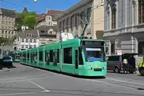 Be 6/8 Combino 317, auf der Linie 8, fährt den Steinenberg hoch zur Haltestelle Bankverein. Die Aufnahme stammt vom 09.07.2020.