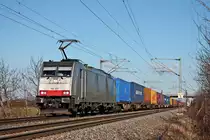 Am Nachmittag des 20.01.2020 fuhr Rpool/LINEAS 186 497 mit einem Containerzug nach Italien bei Hügelheim durchs Markgräflerland in Richtung Schweizer Grenze.