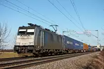 Mit dem  P&O -Containerzug aus Belgien fuhr am frühen Nachmittag des 20.01.2020 die Rpool/LINEAS 186 299-4 bei Hügelheim durchs Markgräflerland in Richtung Schweiz.