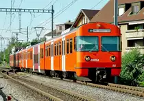 Tschüss Mandarinli! Doppeltraktion RBS Mandarine Be 4/12 58 mit neuer Lackierung und dahinter Be 4/8 47 mit der alten Farbgebung in Schönbühl. 21.07.2005
