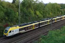  bwegt  war auch der Fotograf, um zumindest den Kopf des sechsteiligen Flirts bei 1/160 s Belichtungszeit durch Mitziehen einigerma�en scharf auf den Sensor zu bekommen. Um 19:30 Uhr war es am 6. Oktober 2020 schon recht dunkel, als der Triebzug von Go Ahead seinem n�chsten Halt in Ludwigsburg zustrebte. 