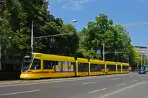 Be 6/10 Tango 181, auf der Linie 11, fährt zur Haltestelle am Bahnhof SBB. Die Aufnahme stammt vom 25.04.2020.