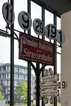 Dieses Hinweisschild war Mitte August 2020 im Verkehrszentrum des Deutsches Museums München zu sehen. [Genehmigung liegt vor]