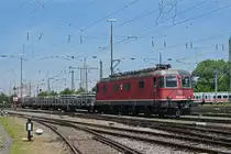 Re 620 027-3 durchfährt den badischen Bahnhof. Die Aufnahme stammt vom 27.05.2020.