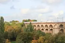 Unbekannter 401 als ICE 515 Hamburg-Altona - Stuttgart Hbf am 13.10.2020 auf dem Enzviadukt in Bietigheim. 
