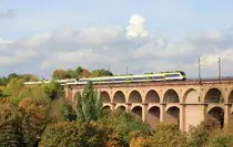Fünfteiliges Hamsterpärchen als RB 17 Heidelberg/Pforzheim-Stuttgart Hbf am 13.10.2020 auf dem Enzviadukt in Bietigheim. 