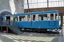 Die Triebwagenhälfte 6092 der ersten Münchener U-Bahn stammt aus dem Jahr 1967 und ist im Verkehrszentrum des Deutsches Museums München ausgestellt. (August 2020) [Genehmigung liegt vor]