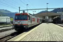 Ge 4/4 III 641  Maienfeld , mit Werbung für die Coop Genossenschaft, steht im Startbahnhof Disentis/Mustér (CH) auf Gleis 3.
Aufgenommen im Gegenlicht.

🧰 Rhätische Bahn (RhB)
🚝 RE 1752 Disentis/Mustér (CH)–Landquart (CH), weiter als RE 1261 Landquart (CH)–Scuol-Tarasp (CH)
🚩 Bahnstrecke Reichenau-Tamins–Disentis/Mustér (Oberländerlinie)
🕓 5.8.2020 | 15:33 Uhr