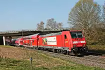 Ausfahrt am Nachmittag des 27.03.2020 von der Freiburger 146 220-9  Kein Job wie jeder andere: Triebfahrzeugführer (w/m) bei der DB  mit ihrer RB (Offenburg - Basel Bad Bf) aus dem Haltepunkt von Kollmarsreute, welcher sich direkt hinter Straßenbrücke befindet, in Richtung Denzlingen.
