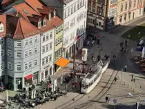 EVAG 3 und der Cabriowagen 275 pendelten am 04.10.2020 zum verkaufsoffenen Sonntag in Erfurt kostenlos zwischen Domplatz und Br�hler Garten. Hier verl�sst das Gespann gerade die Wendeschleife am Domplatz, w�hrend ich mit meinem Sohn im Riesenrad sa�.