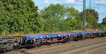Schon vor längerem hat die EGP eine ganze Reihe Containertragwagen aus Schweden erworben, im BIld der vordere Wagen mit der Nr.23 RIV 74 S-EGP 4462 360-5 Laags 071 am 28.09.20 Bf. Saarmund. 