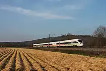 Nachschuss auf 415 024-9  Hansestadt Rostock , als dieser am Nachmittag des 27.03.2020 als ICE 2908 (Basel Bad Bf - Frankfurt (Main) Hbf), als Ersatzzug für den ICE 274, bei Sexau durch die lange Kurve am Schwarzwald vorbei in Richtung Offenburg fuhr.