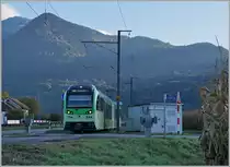 Der Himmel klart auf doch noch liegt das Rohnetal im Schatten, als sich der TPC (AOMC/ASD) Beh 2/6 546 der Haltestelle St-Triphon Gare nähert. 

12. Okt. 2020
