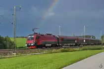 1116 210 ist Mitte August 2020 mit einem Railjet bei Fuchsreut zu sehen.