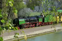 Die 1950 von Krauss-Maffei gebaute Lok  Tazzelwurm  mit Achsfole 2'C1' ist an einem herrlichen Frühlingssonntag ordentlich gefordert, um die gut besetzten Züge über die steigungsreiche Strecke der Parkeisenbahn Killesberg zu befördern 🕓 19.04.2015 | 17:15 Uhr 