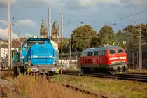 180 002 (G18) von Spitzke und rechts 218 191-5 MZE in Wuppertal Steinbeck, Oktober 2020.
