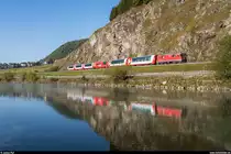 RhB Ge 4/4 II 632  Zizers  mit Glacier Express am 10. Oktober 2020 am Inn zwischen Celerina und Samedan.